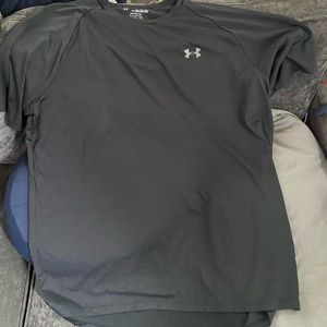 Men’s XXL black Under armor tshirt